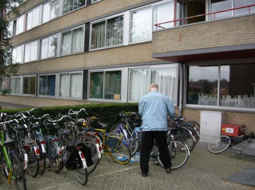 Житель Гронингена приехал или уезжает на велосепеде